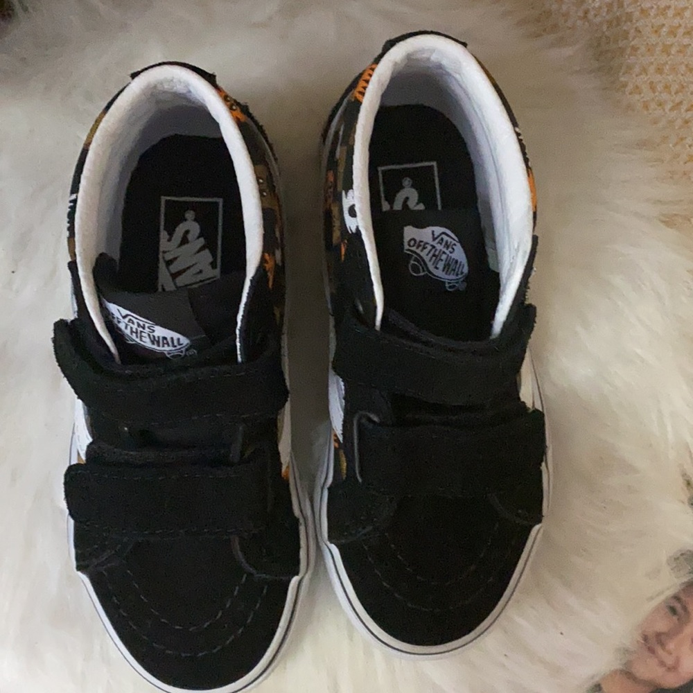 Vans - Picture 6 of 8